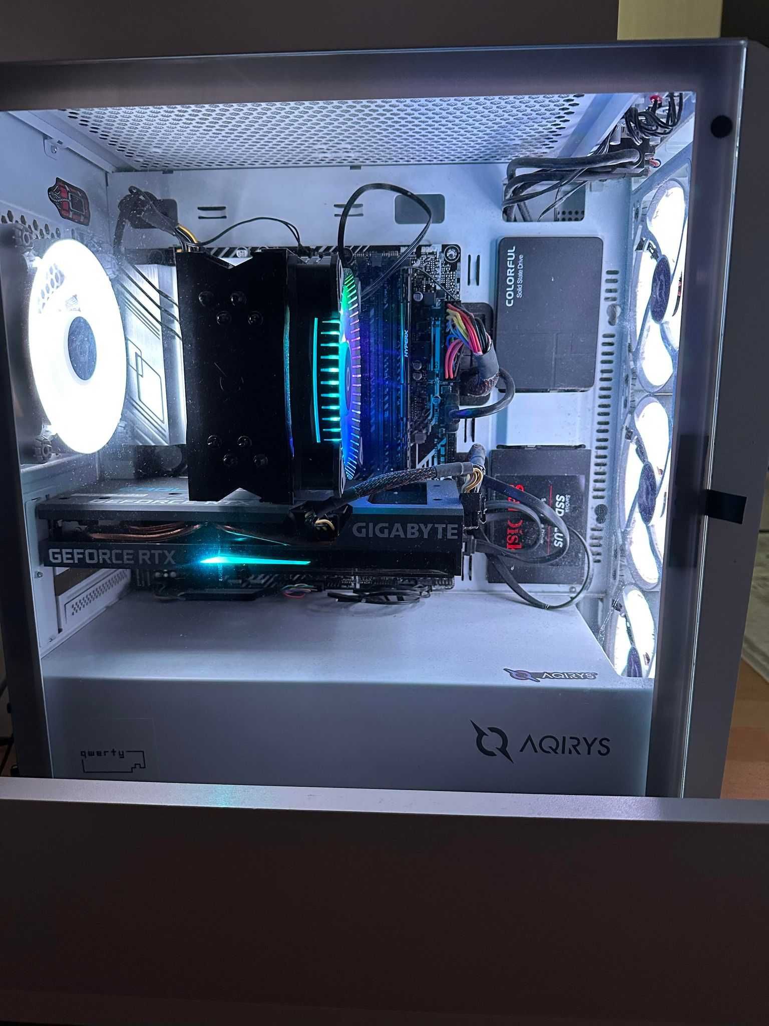 PC: RTX 3060 TI INTEL I7 11700K 16 GB RAM 3200MHZ X2 SSD + 500GB HDD