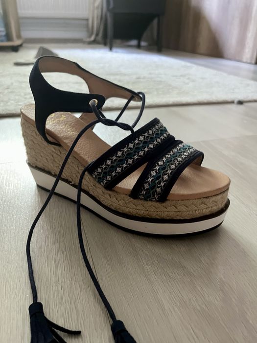 Sandale din piele cu platforma