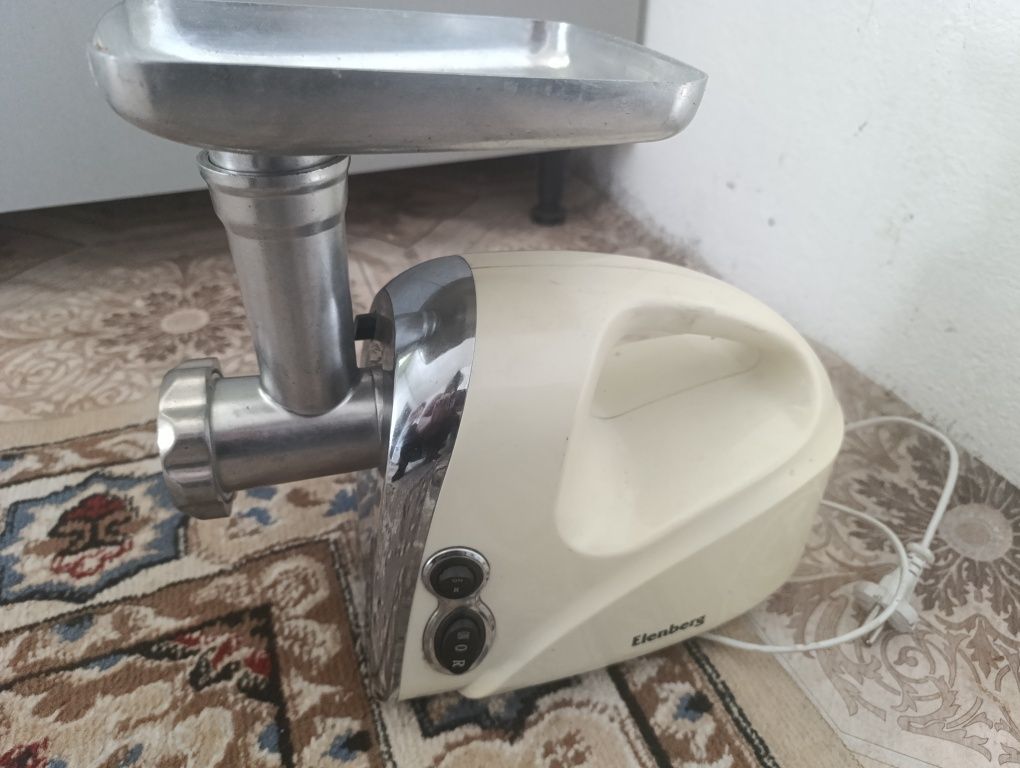 Элекрическую мясорубку продам