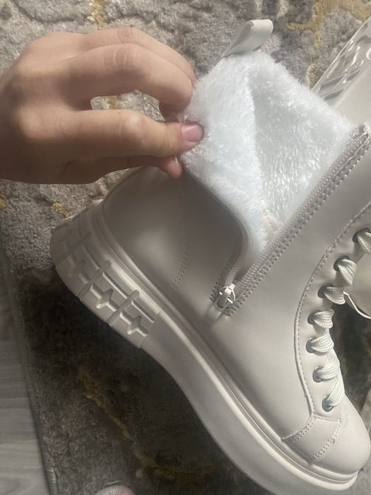 Vand ghete dama , sunt din pitesti .