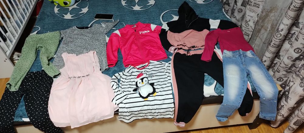 Vând loturi de haine 4-6ani