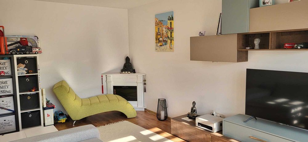 Se inchiriaza apartament 2 camere, mobilat, insorit, balcon, parcare