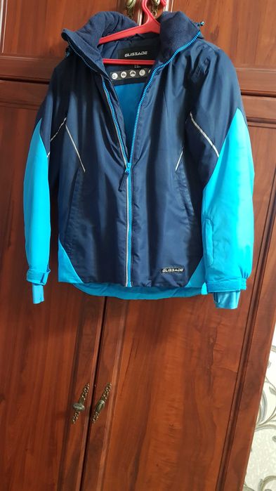 Продается куртка б/у в хорошем состоянии, недорого ,размер   EU 152