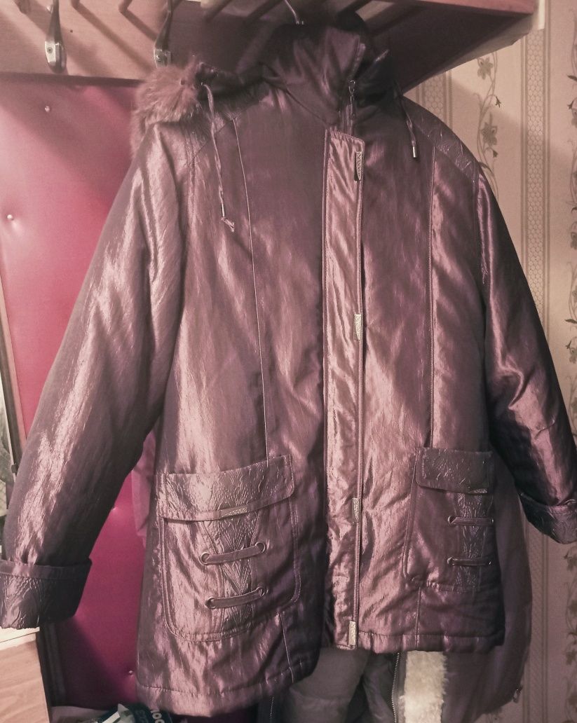 Продам куртку женскую, зимнюю.