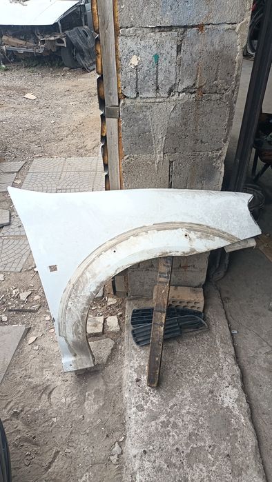 Продам крылья передние, заднию левую дверь ларгус