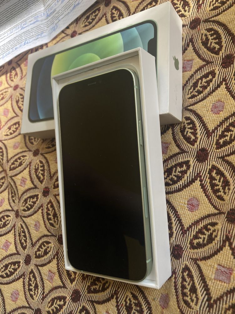 Iphone 12.