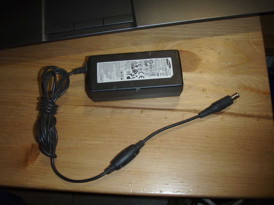 Alimentator original Samsung 25W 14V 1.78A mufa rotunda cu pin central