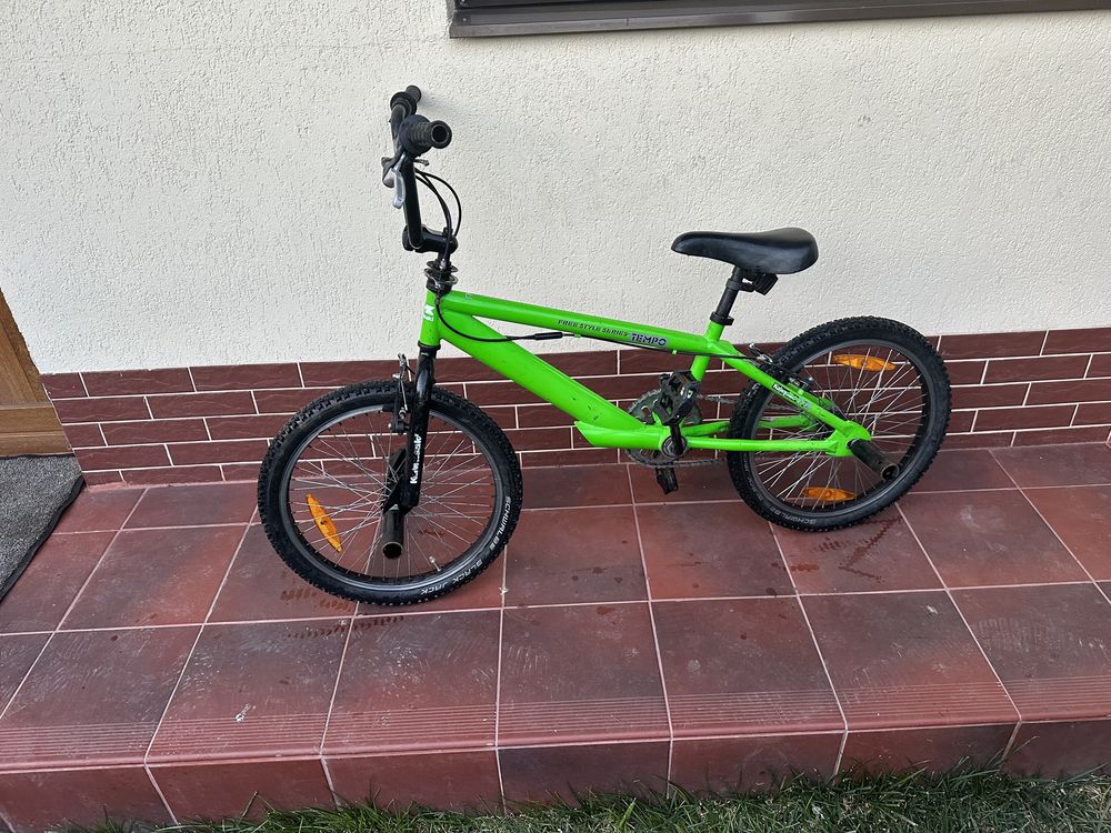 Bicicleta bmx Kawasaki sărituri