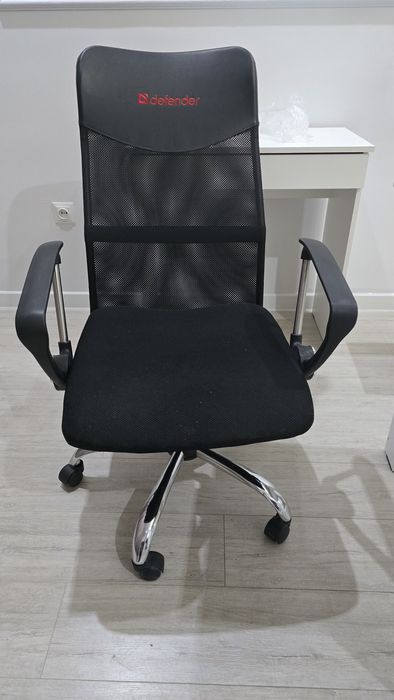 Продаётся офисное кресло почти новое