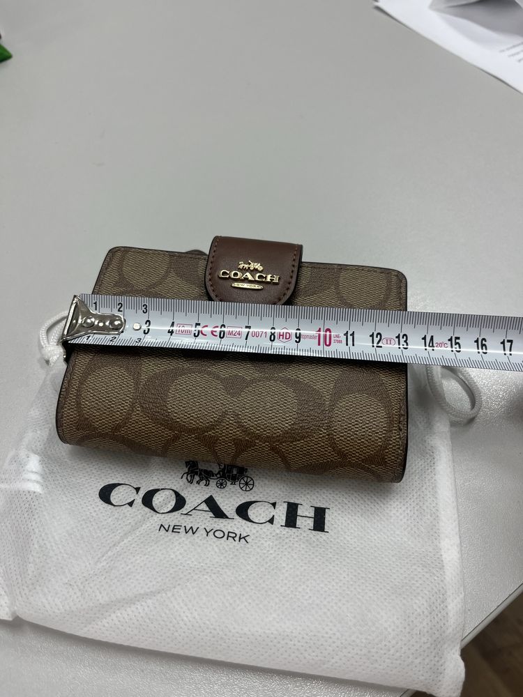 Нов портфейл Coach