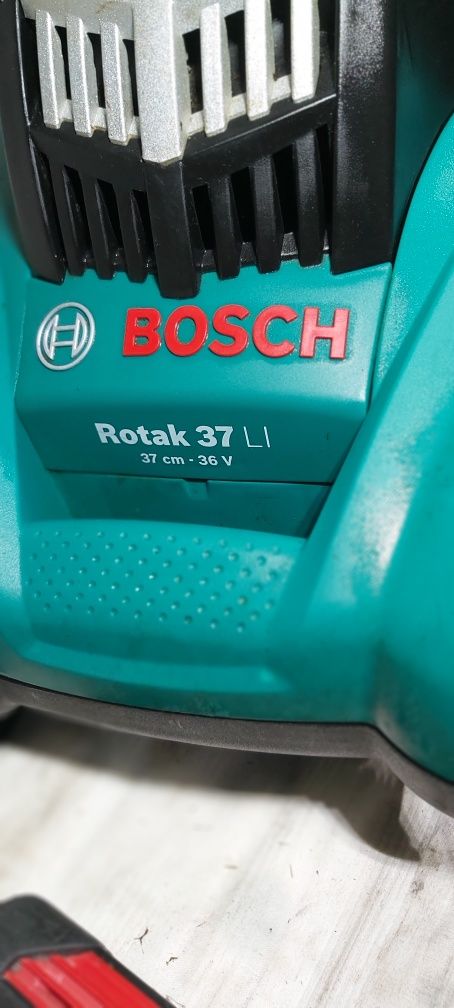 Bosch  Rotak  37 LI  36 V masina tuns gazon