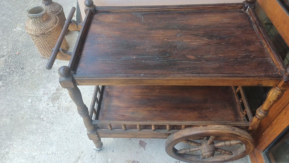 Дървена помощна маса