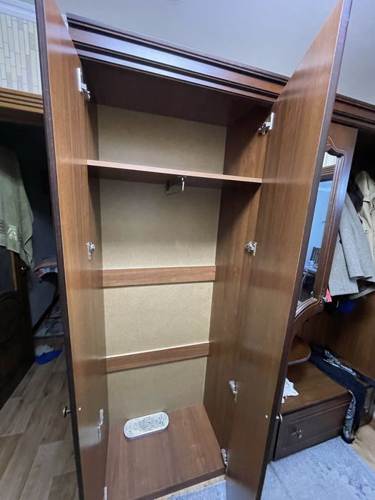 Продадим прихожую