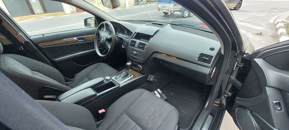 Vând Mercedes C Class