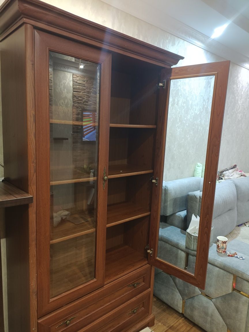 Шкаф-сервант Белоруссия-Польша. 205х97см
