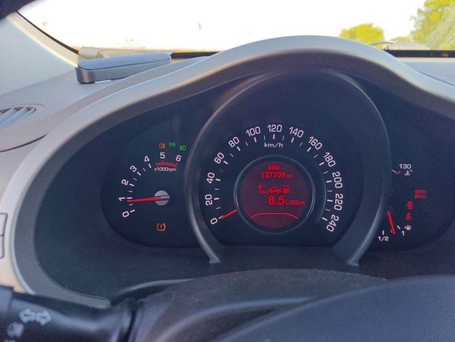 Vând KIA SPORTIGE 136CP,4X4, Motor 2.0, Cutie manuala, Albă, full