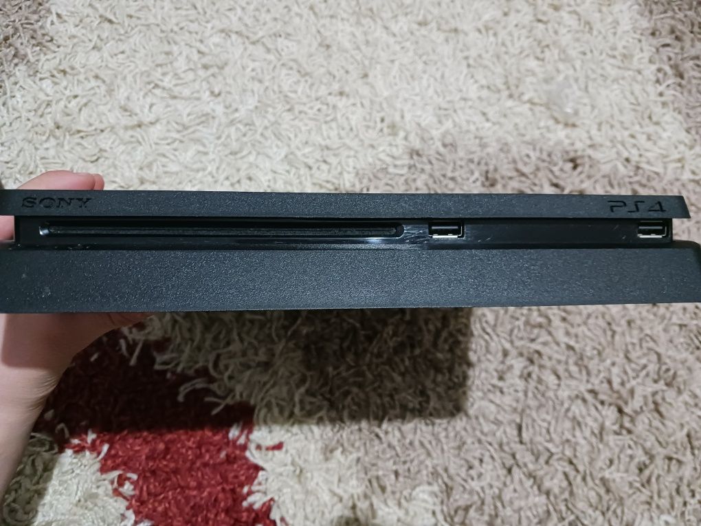 Playstation 4 slim