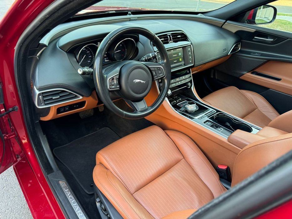 Jaguar XE Automat 2016