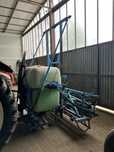 Met erbicidat 800 l 12 metri purtat