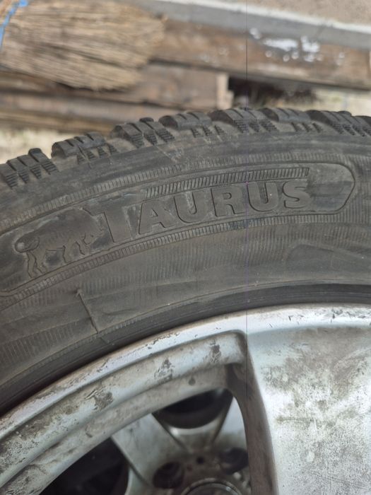 Vand set de 4 jante cu cauciucuri de iarna