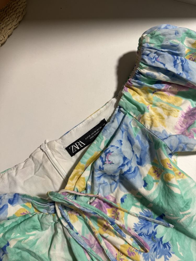 Zara рокля с цветя