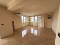 Тристаен апартамент с гараж в кв. Бриз