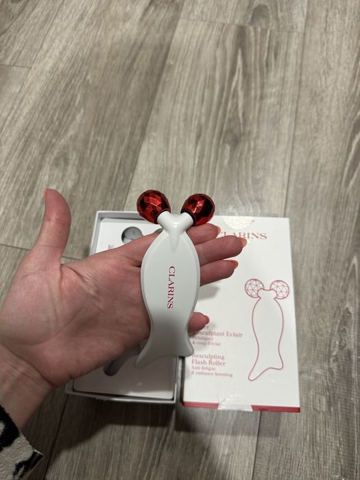 Clarins Resculpting Flash Roller ролер за лице
