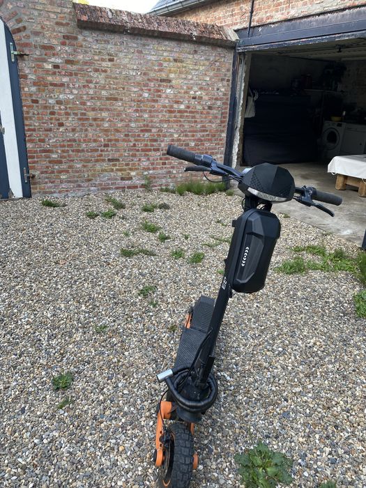 Vand sau schimb cu atv cross trotineta elecrica kukinrin G3,