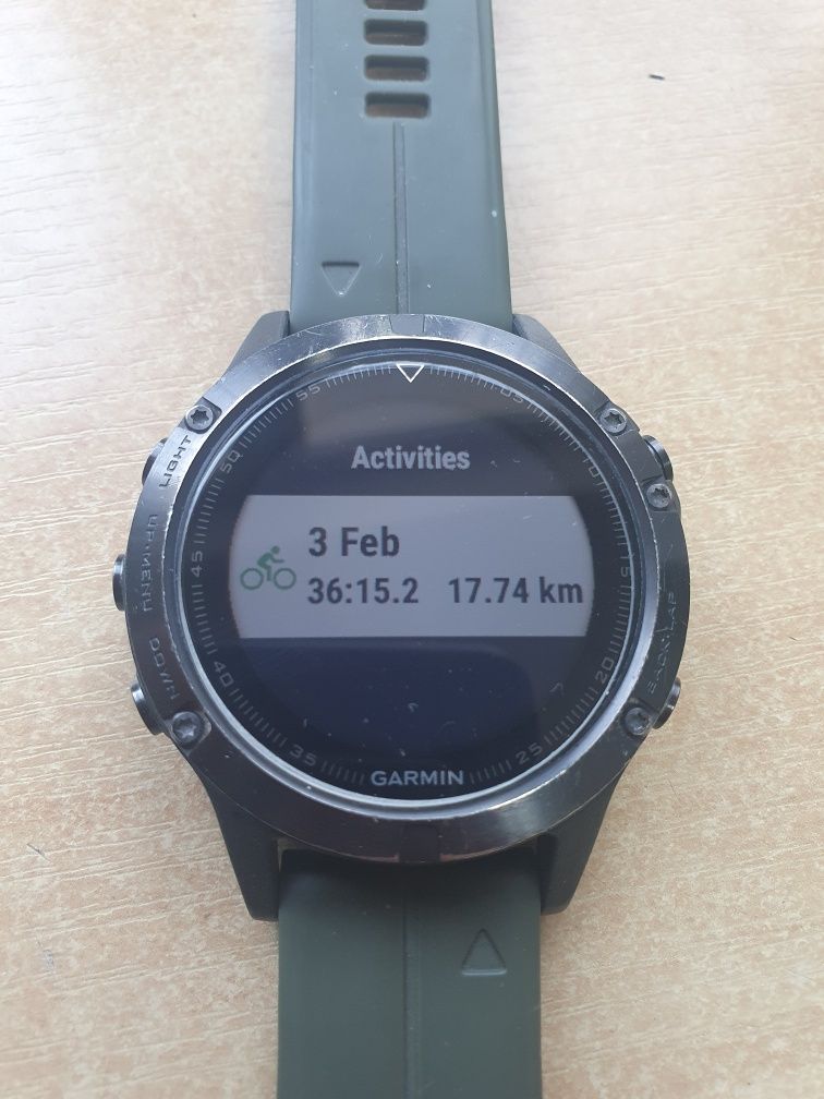 Часовник Garmin Fenix 5