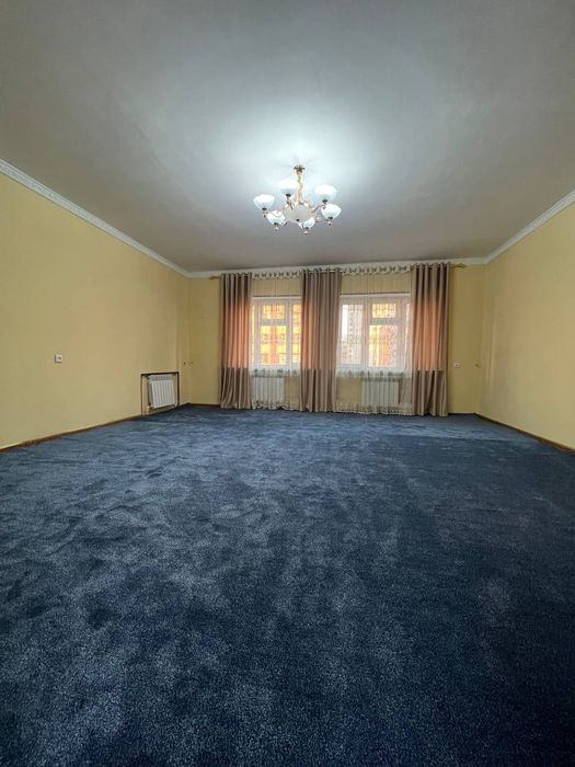 Sergeli 8xudud 2/3/7 kvartira sotiladi 68m² 3xona qisa bóladi