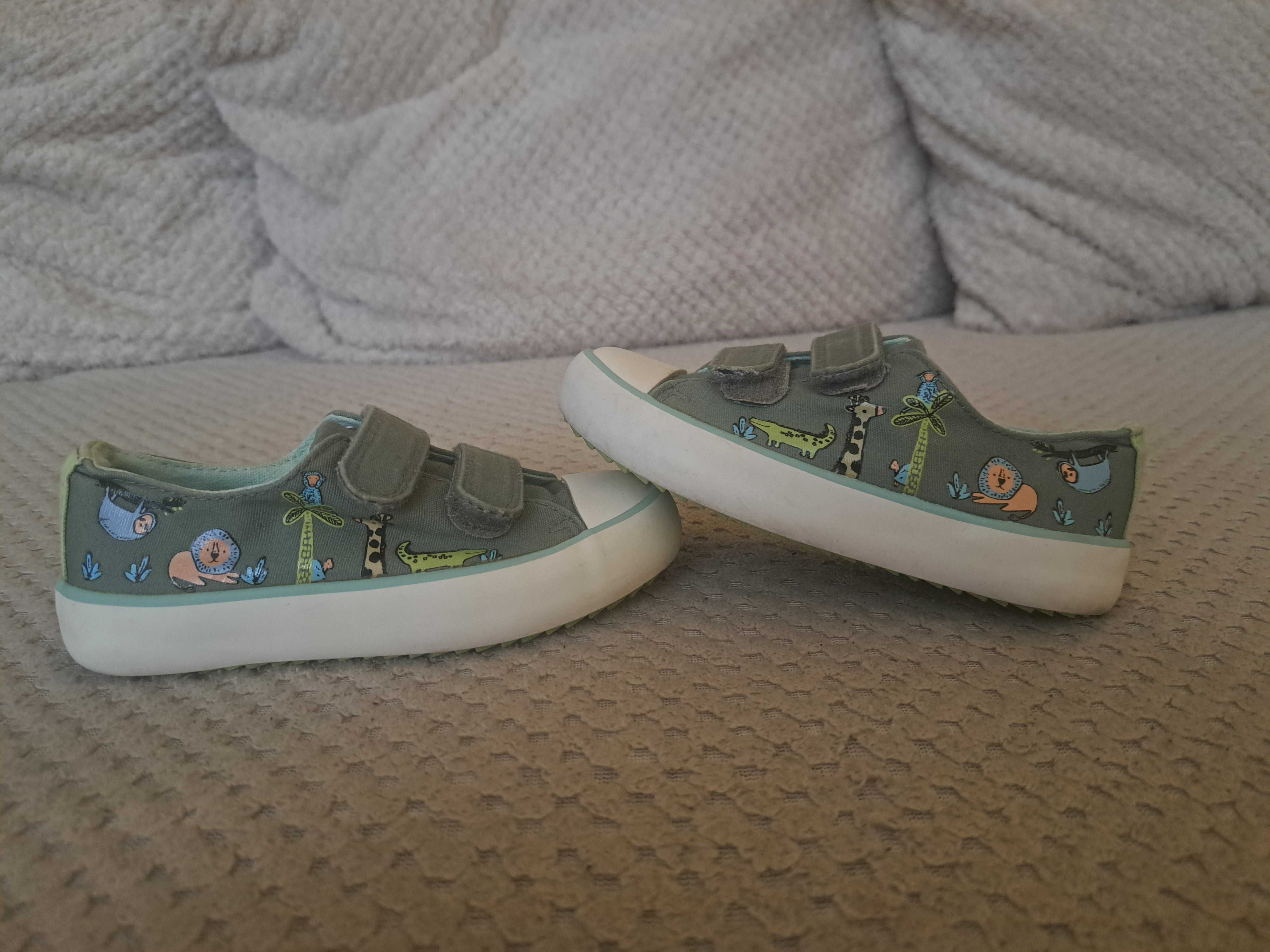 Дрехи Asda George 4-5 години