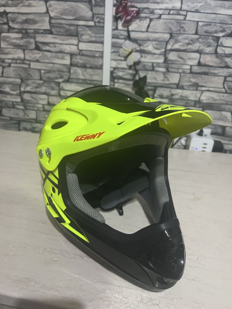 Спортна каска за крос