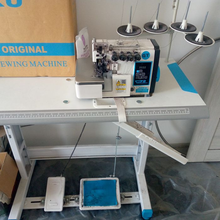 Tikuv mashinasi averlog holati yaxshi deyarli koʻp ishlatilmagan