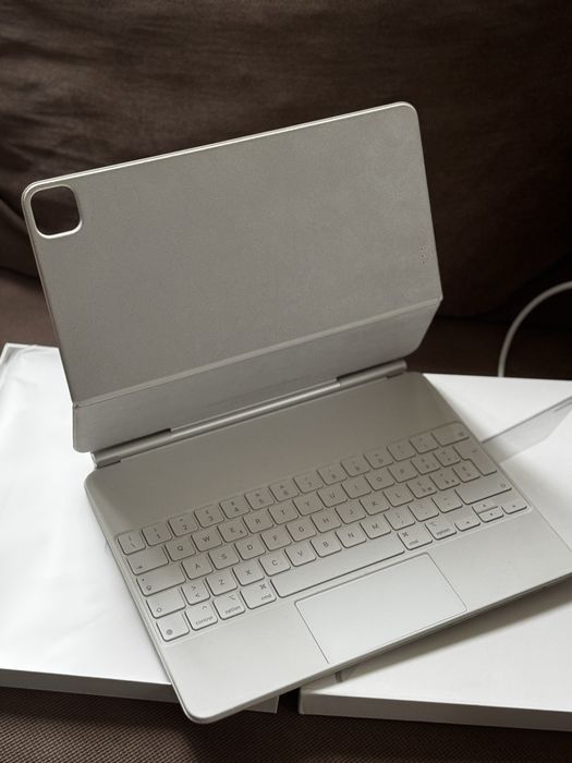 Apple Magic Keyboard 12.9 inch gen 5