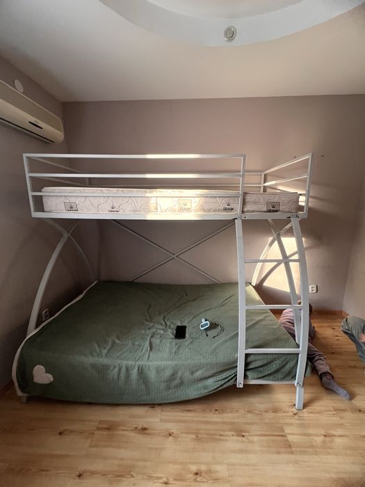 Продам двух яростную кровать