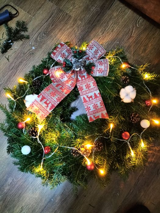 Coronițe de brad natural și artificial.