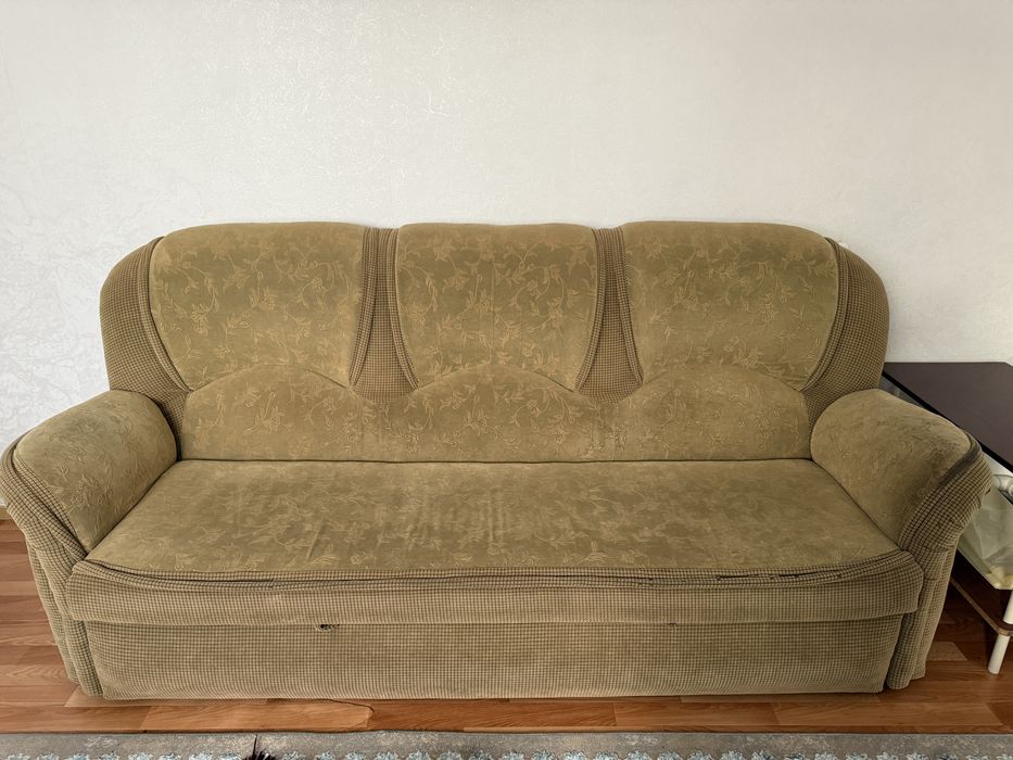 Продам диван с креслом