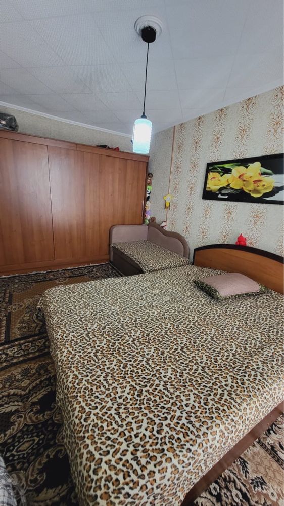 Продам 2 х комнатную в центре
