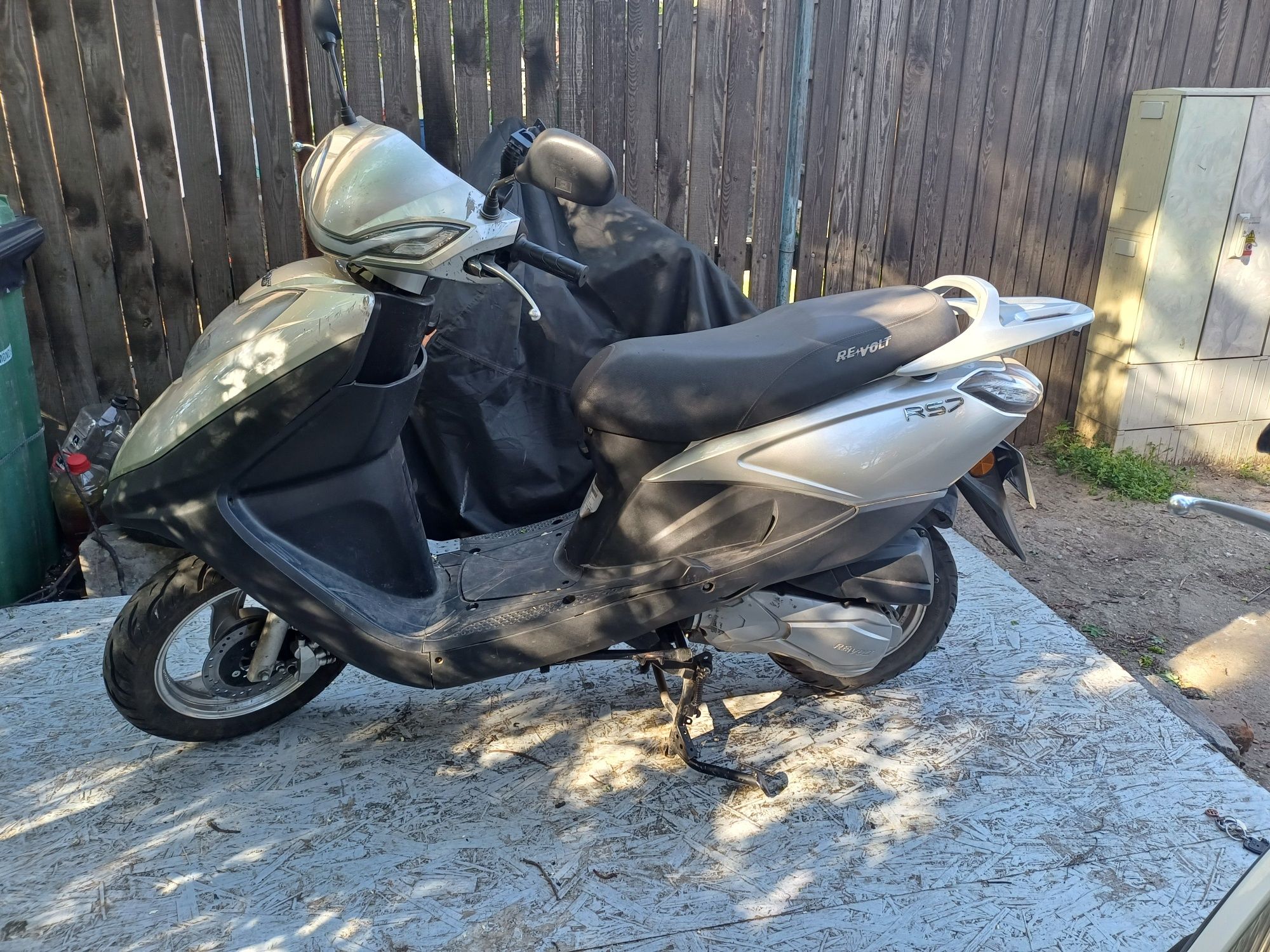 Inchiriez scutere  50-  125cm