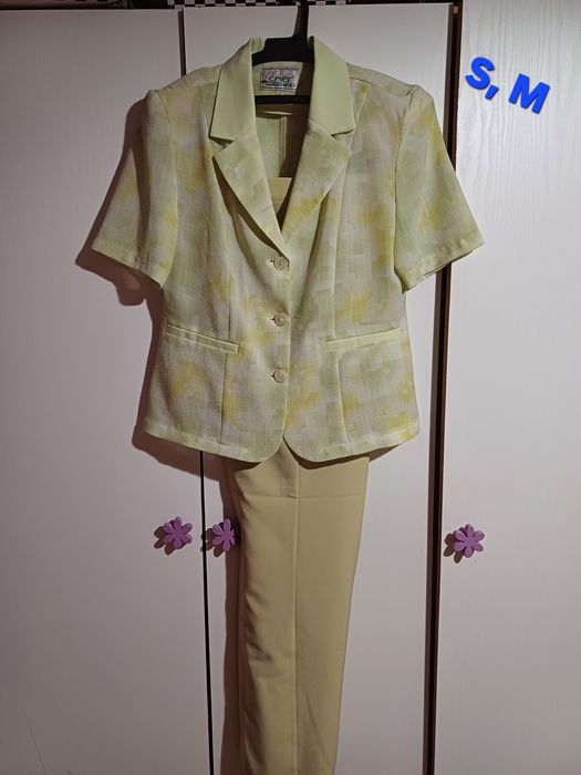 Разпродажба на нови дамски костюми, различни размери, цена 20лв за бро