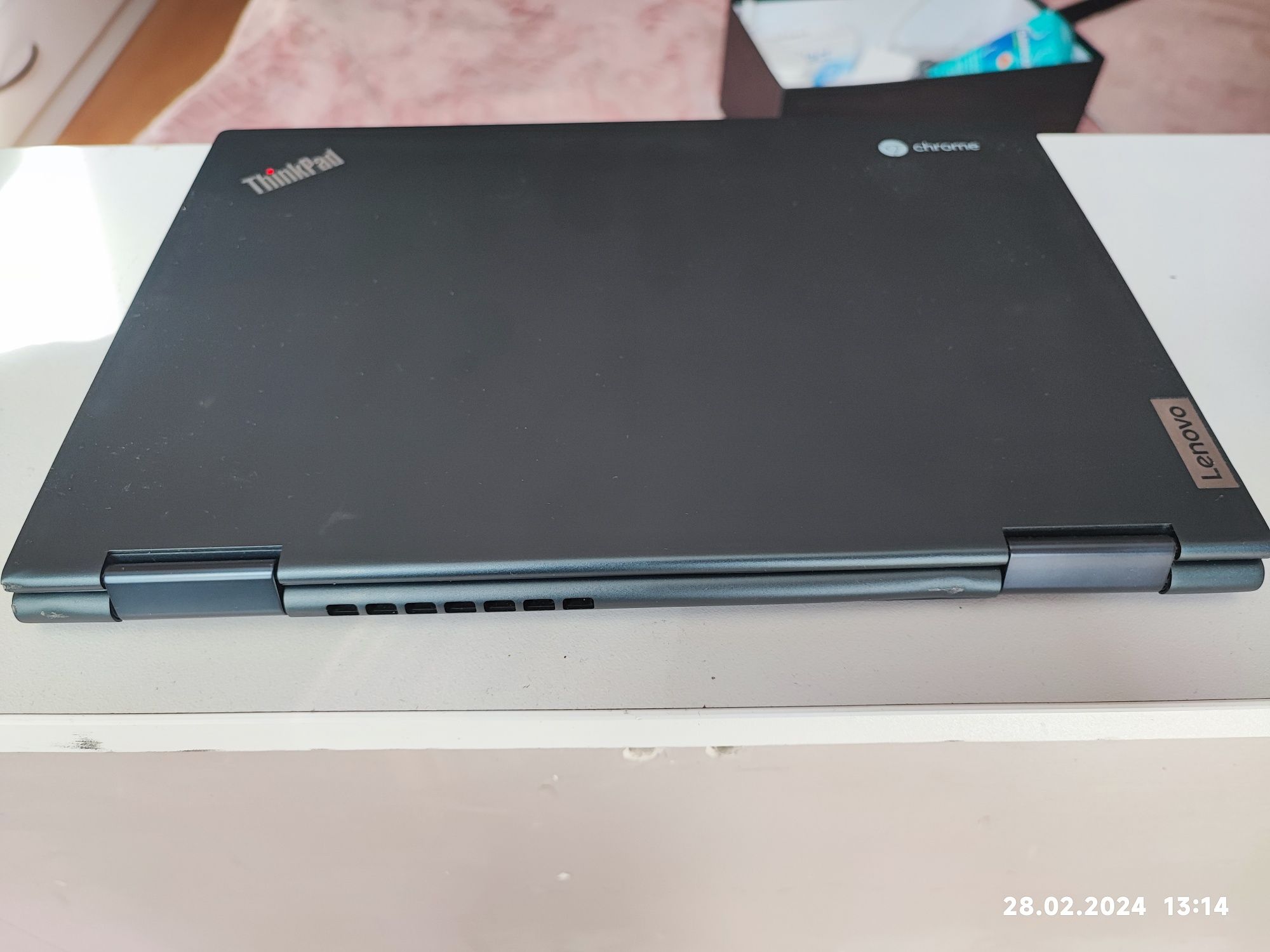 Продавам Chromebook Lenovo Thinkpad 13.7″ Touch Yoga C13 Ryzen 5 3500C