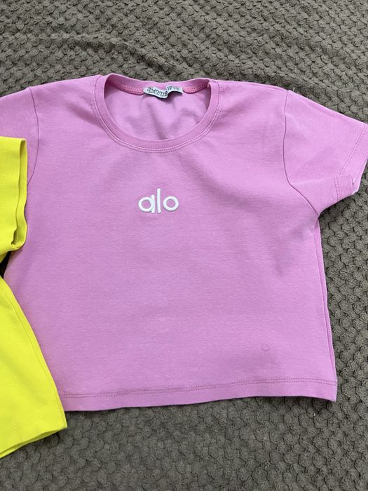 Дънки , тениски и жилетка