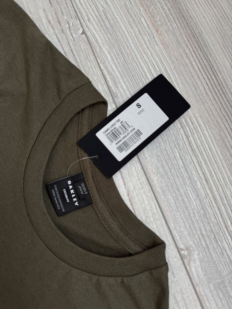 Мъжко! Чисто нова с етикетите оригинална тениска Oakley Camo