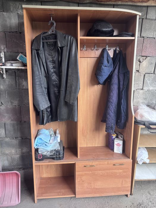 Продам шкаф в прихожую