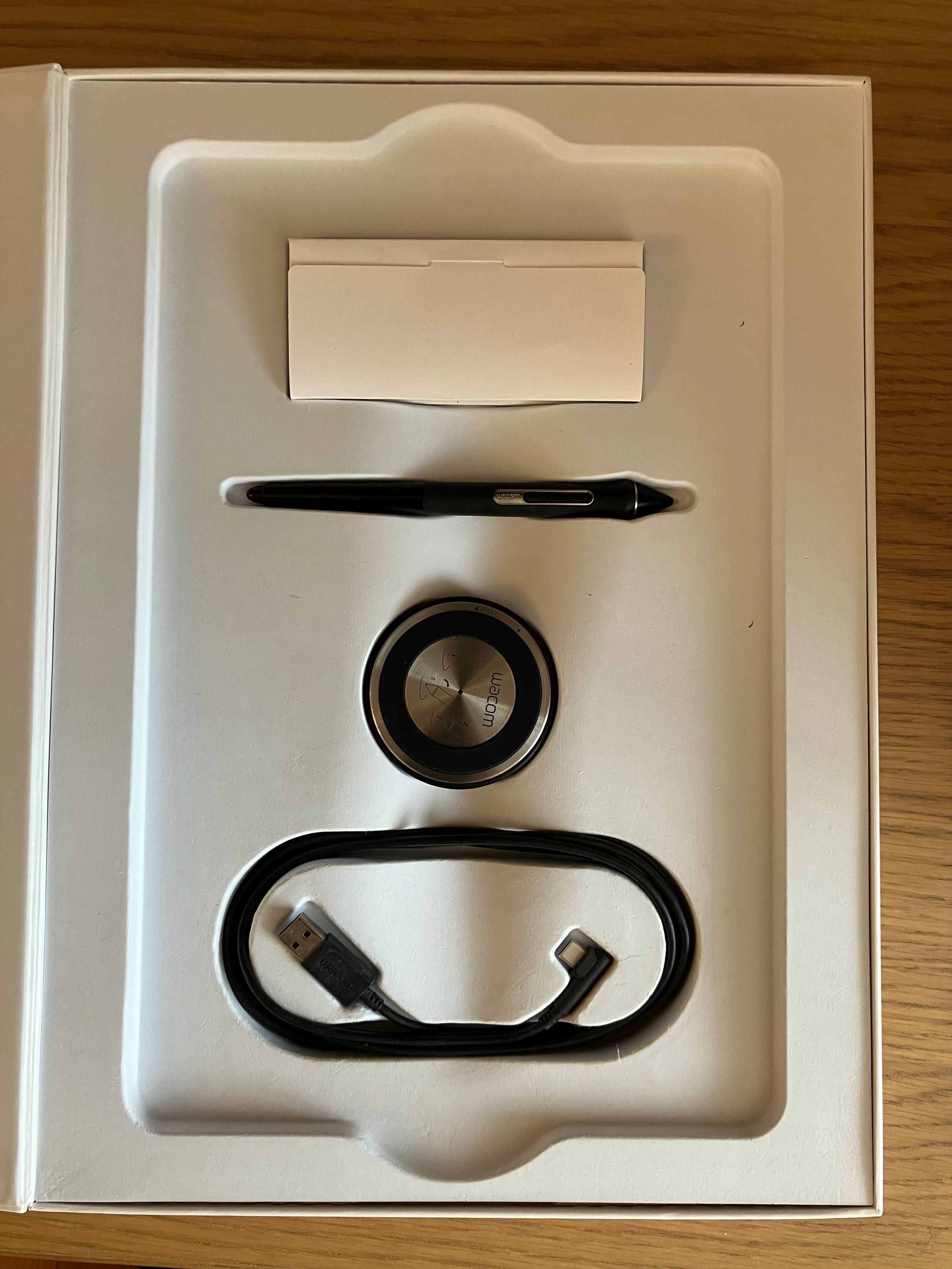 Графичен таблет Wacom Intuos Pro Medium (PTH-660) Pen Tablet (черен)