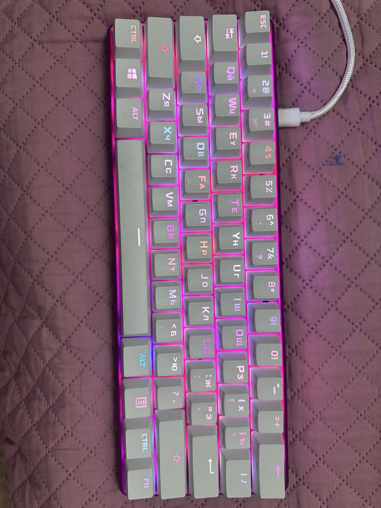 Продам новую игровую клавиатуру hyperx Alloy origins 60 pink