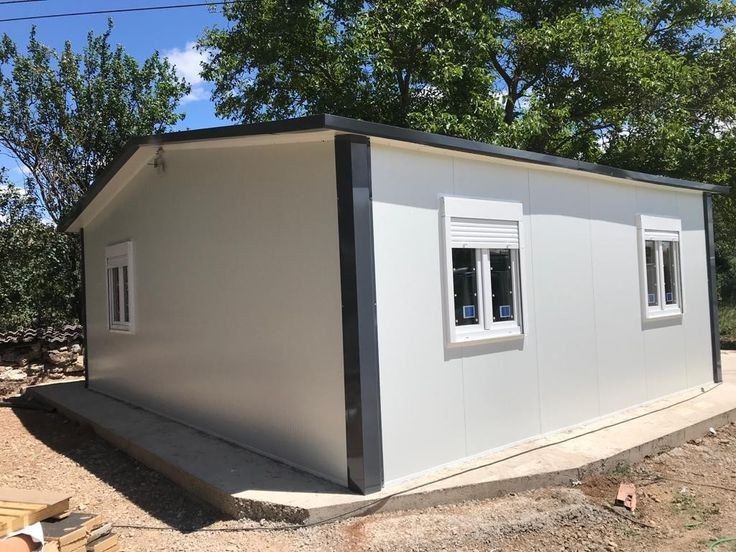 Casa, garaje auto, containere din structura metalica si panou sandwich