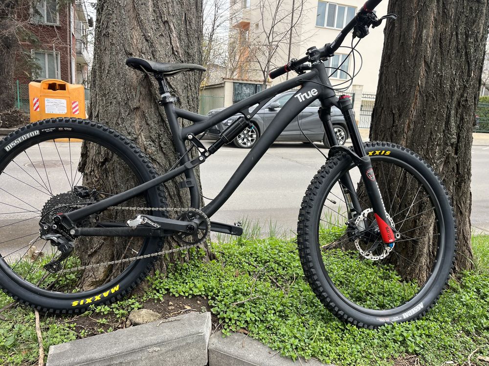 Продавам планински велосипед True custom bike 27.5 M