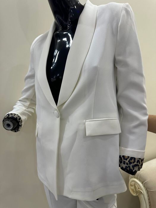 Costum dama elegant pentru doamne !!