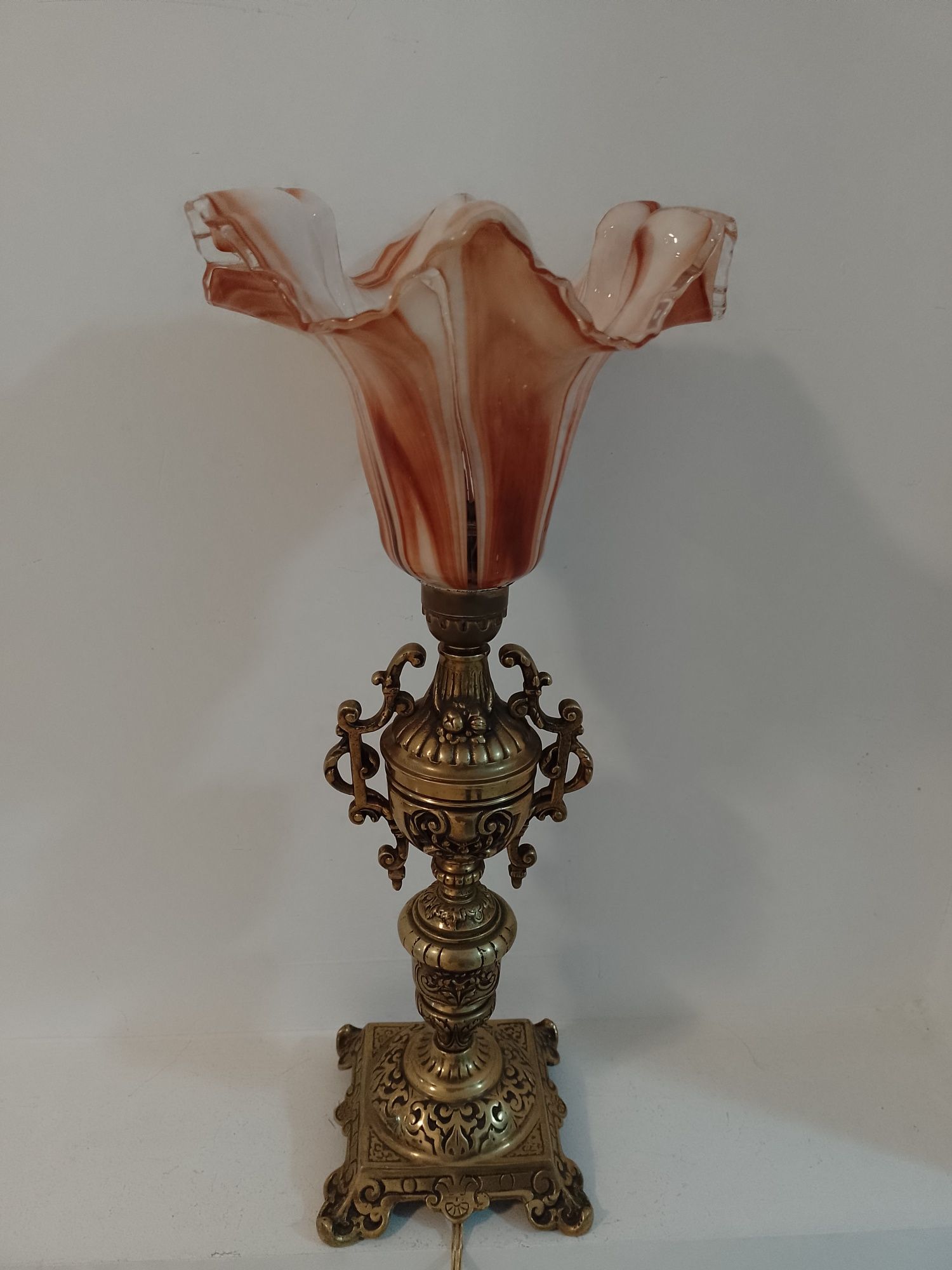 Superb lampadar in stil francez cu talpa din bronz și abajur din sticl
